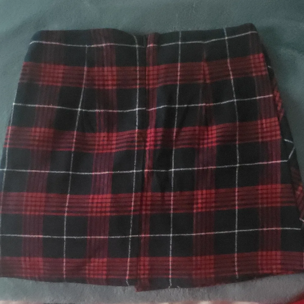 OshKosh B'gosh Girls Red & Black Plaid Mini Skirt, SIZE 7 NWOT